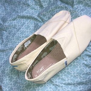 NEW CREAM TOMS